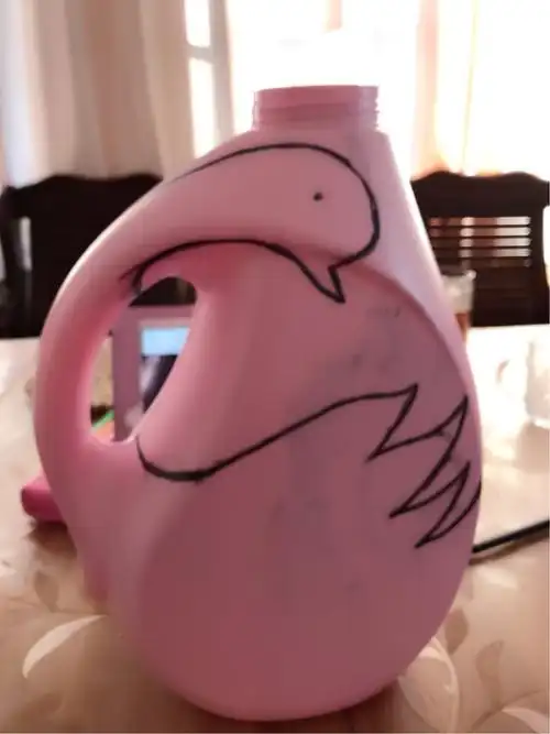 洗衣液空瓶变天鹅花盆 多湖小学四(1)班 吴思雨