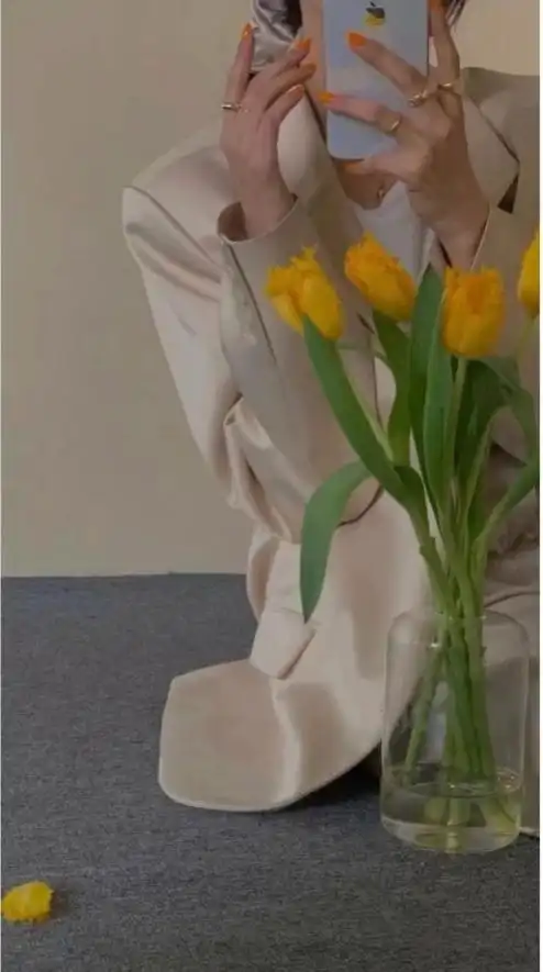 高冷女神ins壁纸|过去的时光就像插在身上的刺日子越久越疼