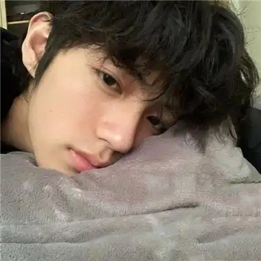 欢乐且快活的男生头像很有魅力