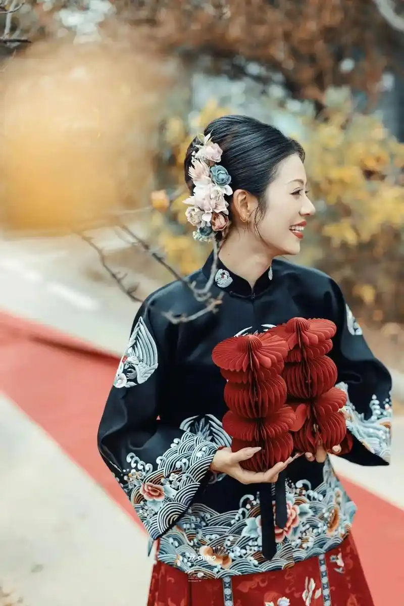 红裙黑褂  民国嫁衣 秀禾服的前身