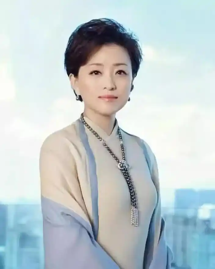 杨澜:年轻时,别拒绝难走的路