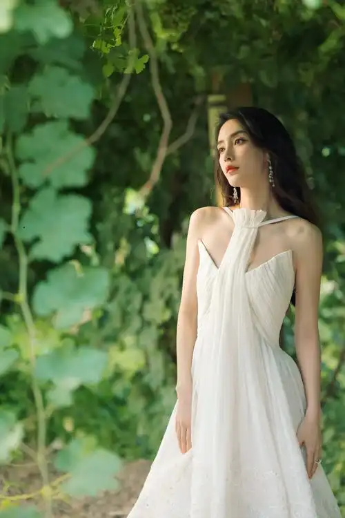 杨颖angelababy仲夏浪漫公主风大片