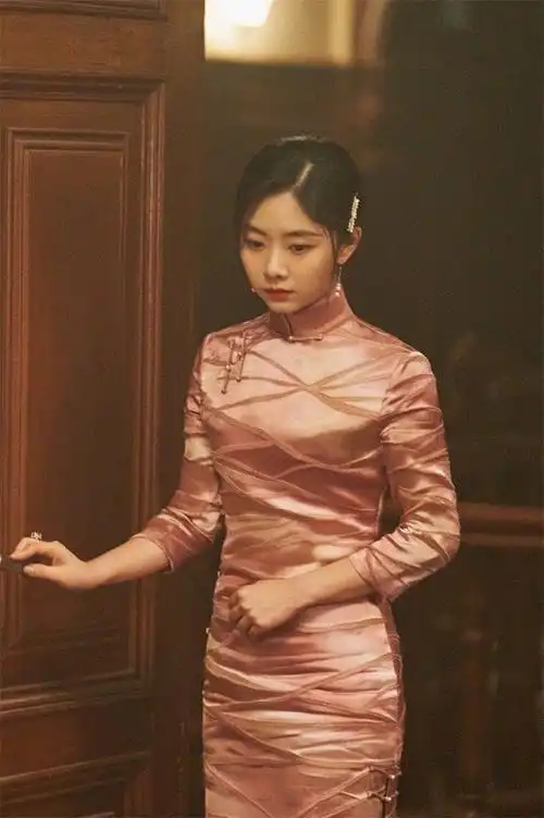 10位陆剧女星旗袍造型,谭松韵甜美,迪丽热巴身材太惹火