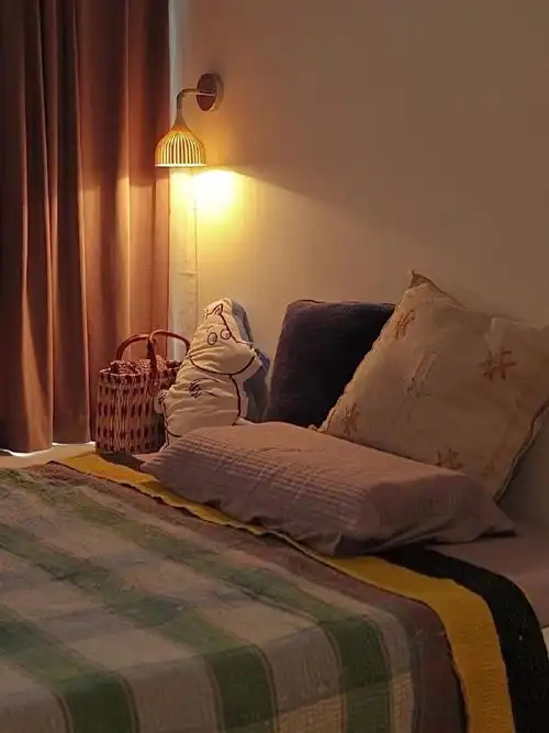 小房子的夜间模式93天色暗下来就打开家里的氛围灯,一定要是温馨的