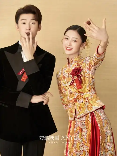 搞怪新中式秀禾婚纱照