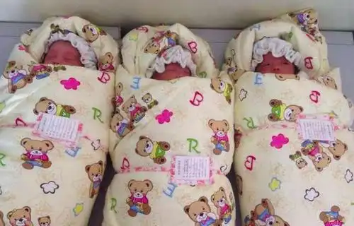 90后孕妇怀三胞胎,孩子出生后,婆婆直夸儿媳,丈夫却叹气摇头|三胞胎|9