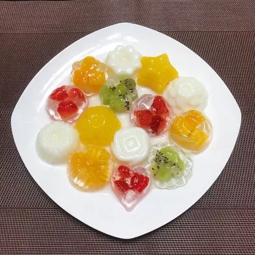 烘出爱的味道做的自制水果果冻 (白凉粉版)