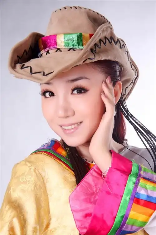 p data-id="go6ayc40k1">卓雅,当红大陆女歌手,国内最走红草原歌星之