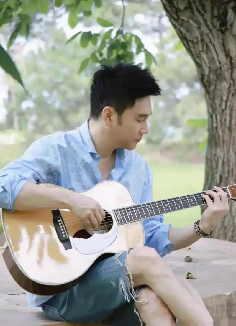 gif创作人# 52岁林依轮怎么那么年轻,有钱有闲呗.