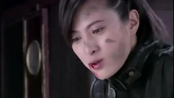 喋血孤岛:红叶抱着妹妹的尸体,哭的撕心裂肺,整个屏幕都要裂了-影视综