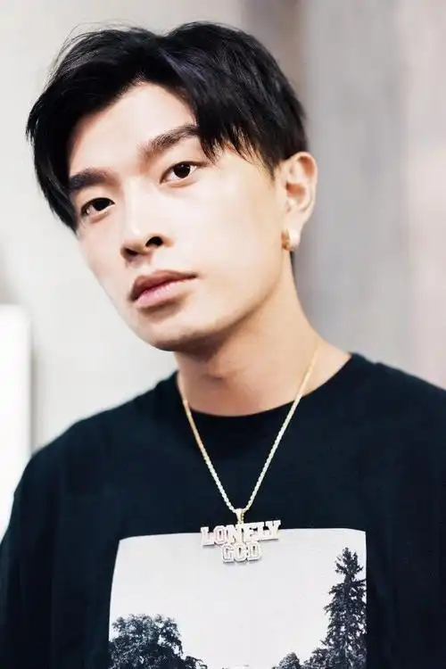 满舒克hippop我算半个潮男金钱永远不是第一位