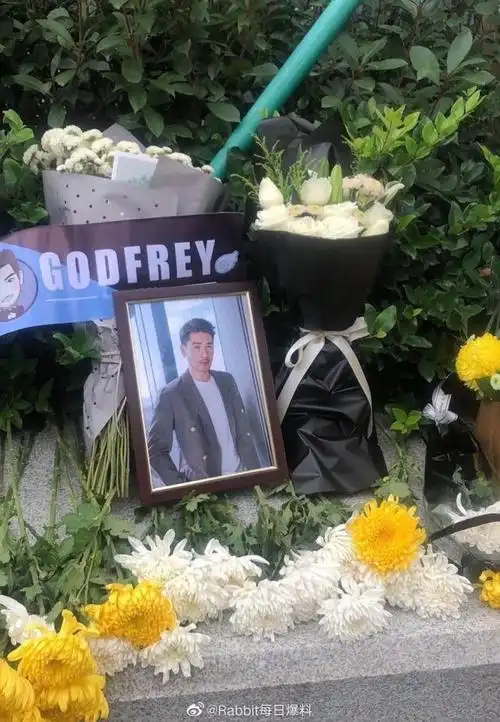 亲眼目睹高以翔倒地,他情绪崩溃让人心疼!