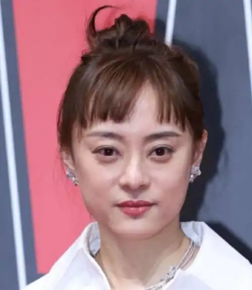孙俪忽然漂亮起来了眼睛不凸也不发腮了下巴的痣引热议