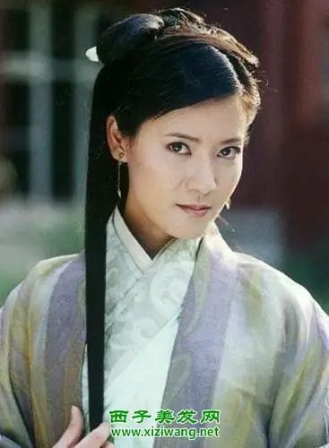 何佳怡个人资料 何佳怡性感照曝光