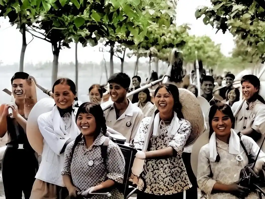 一组上世纪六七十年代知青下乡的老照片!