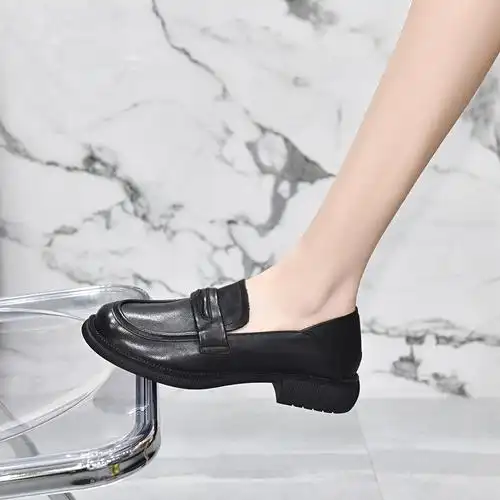 英伦风平底鞋休闲新款单鞋大码2023年春秋真皮小皮鞋女鞋