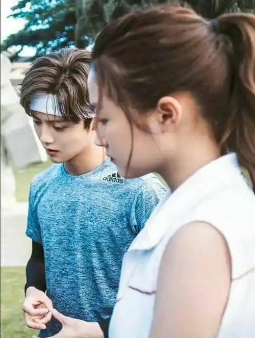 鹿晗迪丽热巴热搜截图_鹿晗迪丽热巴恋情_明星八卦迪丽热巴鹿晗