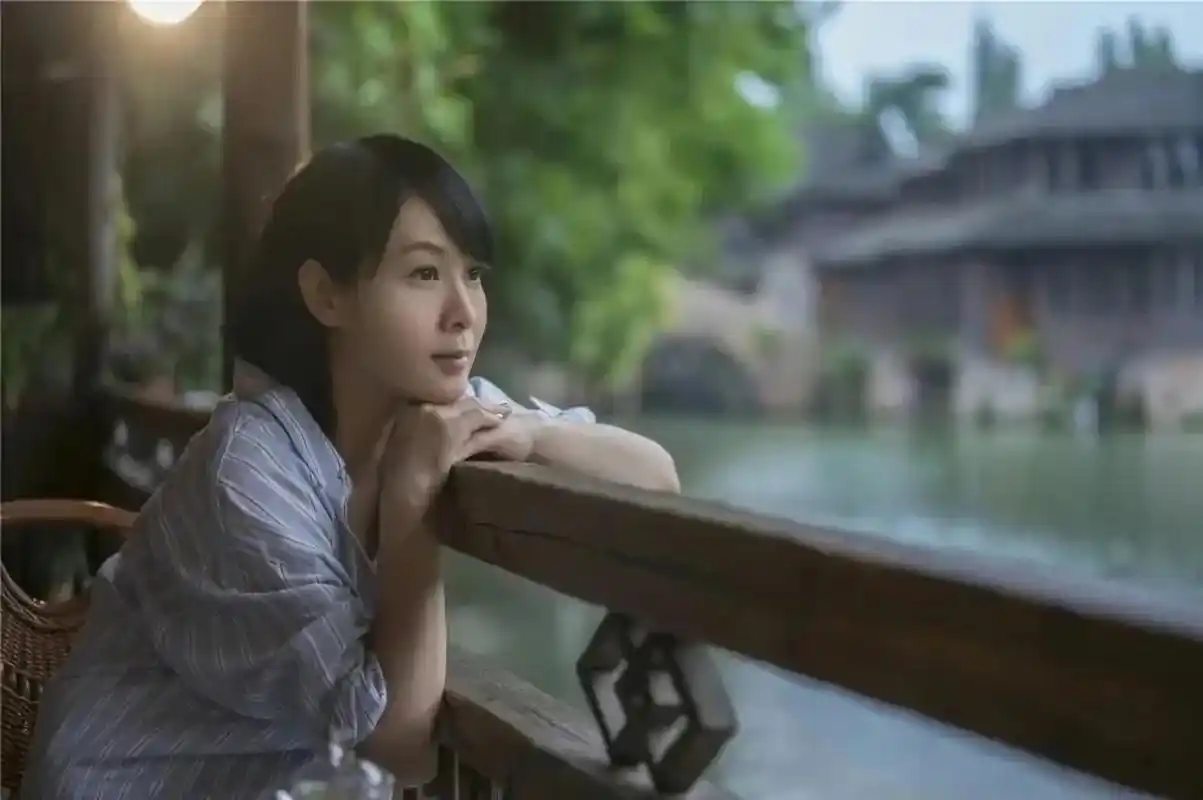 2011年,刘若英和钟小江两个人在北京举办了属于他们的婚礼,看到了这样