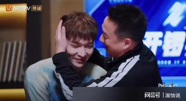 张艺兴秘密训练了三年的女团首次露面被网友评论笑疯了