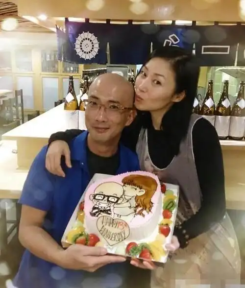 "香港第一美腿"万绮雯近照,50岁素颜如少女,结婚20年未生孩子