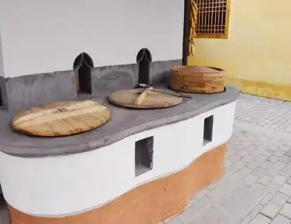 农村柴火灶台灶口朝向