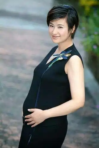 组图:母亲节盘点 女星怀孕照谁更有『味道』