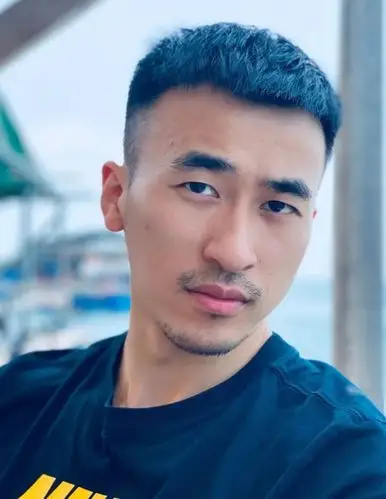 浓眉寸头痞帅小伙,文身麒麟臂气味浓郁超man|短发_网易订阅