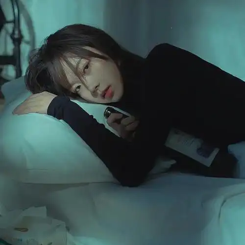 由美头网整理发布,伤感头像频道提供更多与伤心,崩溃,伤感,绝望相关的