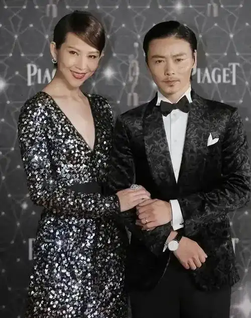 回顾主持人朱丹和林涵离婚后二婚嫁周一围生两子在卑微中幸福