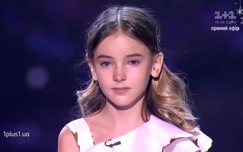 然后在网易云听了原唱,真的完全不一样的感觉,我更喜欢这个女孩子唱的