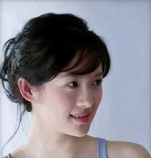 原创章子怡24岁清纯照再次走红,高圆圆当年也不吝赞美,甘愿排第二