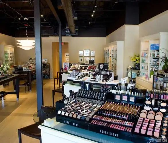 化妆品店室内吊顶装修设计效果图_装信通网效果图