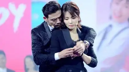 刘涛和杨烁亲密拥抱,两人关系不一般,网友:不怕刘涛老公吃醋吗