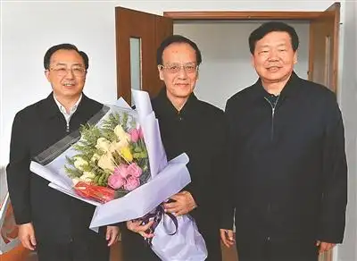 娄勤俭吴政隆到南京理工大学看望王泽山院士