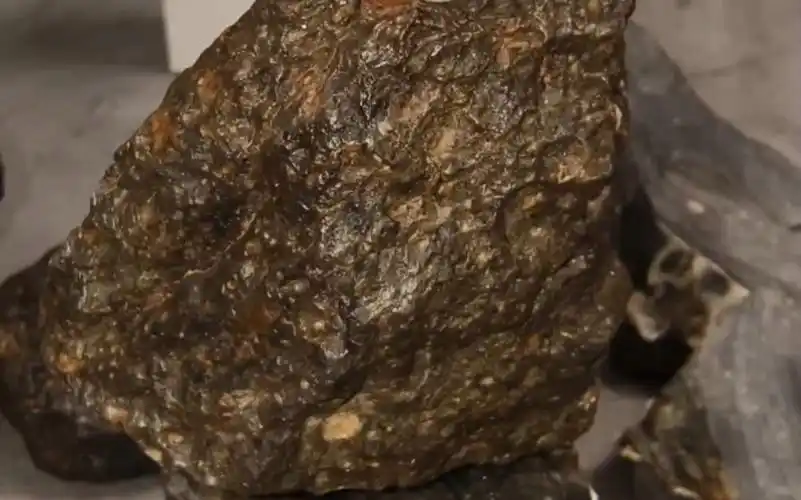 513克月球陨石,惨遭切割分解,只为制作一颗月球陨石球体 #陨石 #礼物