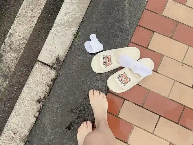 白袜子变嘿呀 脏兮兮