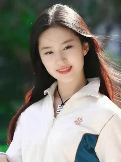 原创从小美到大刘亦菲19年前靓照曝光难怪网友会说永远的神仙姐姐