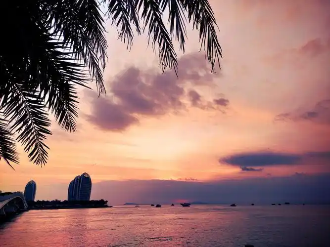 三亚凤凰岛海边的落日真好看