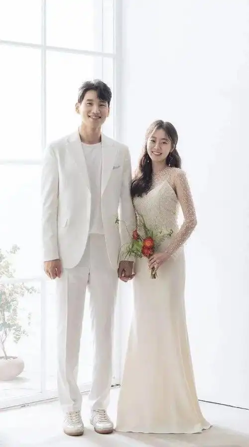 身高相差30cm的韩国明星情侣因交通事故相识终于修成正果缘分真是妙不