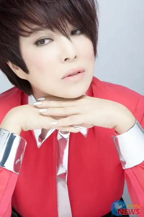 叶瑷菱排除万难 一定要纪念偶像凤飞飞