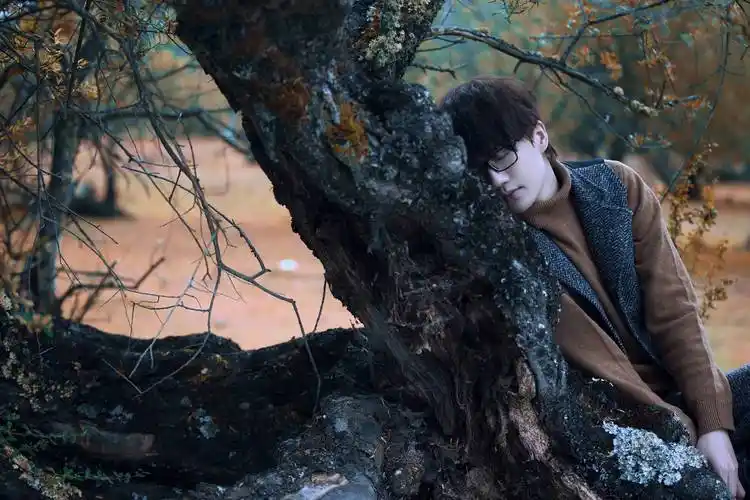 许嵩十首歌曲发布,风格多变"串烧"起来毫无违和感_万古_嵩鼠_乌鸦