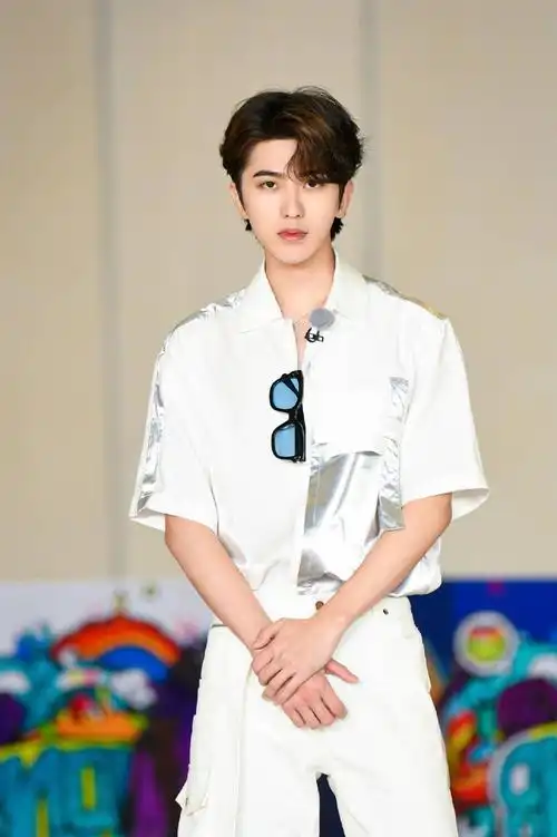 小葵,还贡献了让ikun心都化了的"喵~"果然蔡徐坤和小猫咪就是命中注定