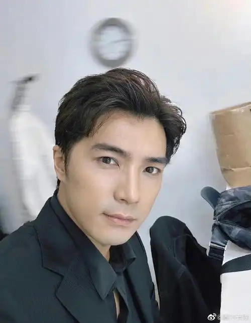 贺军翔短发##贺军翔西装近照