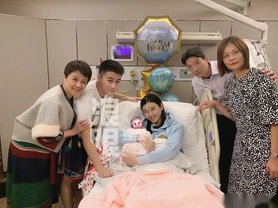 "她还透露孙子小名叫"荷叶饭",对于何猷君安排自己为长孙剪脐带,四太