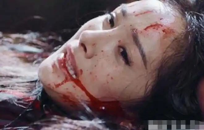 女星吐血戏,杨幂太狼狈,刘亦菲像喷泉,而杨紫看了让人想落泪