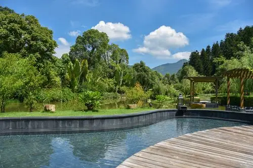 夏日在半月山温泉享受冰爽一夏