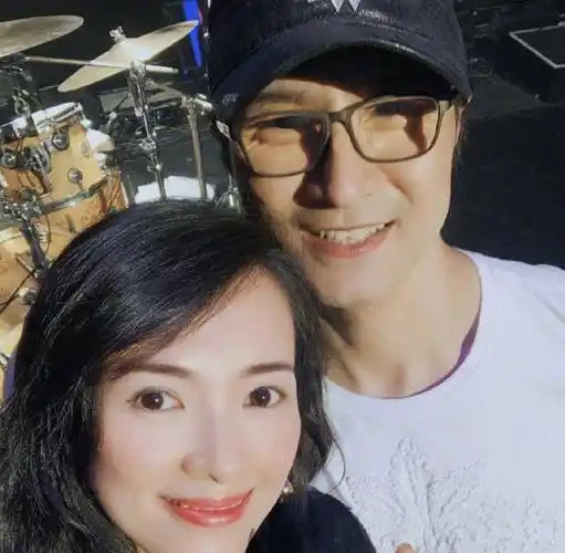 汪峰章子怡晒结婚纪念合照这对超有夫妻相网友却担心瓜又来