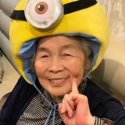 搞怪老奶奶头像天真充满童趣的老太婆头像真人图片