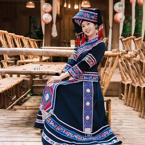 新款 三月三广西壮族服饰女少数民族土家族彝族演出衣服成人舞蹈服 -