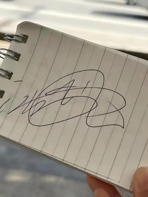 杜海涛陪妻拍戏,中年装扮不便宜,与少女般梦辰成鲜明对比像隔辈|贾玲